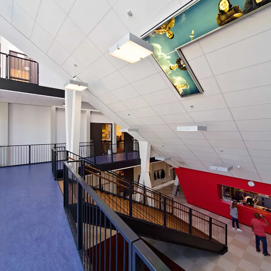 Hoofdtrap en receptie - HAVO / VWO - Pieter Nieuwland College Amsterdam Oost